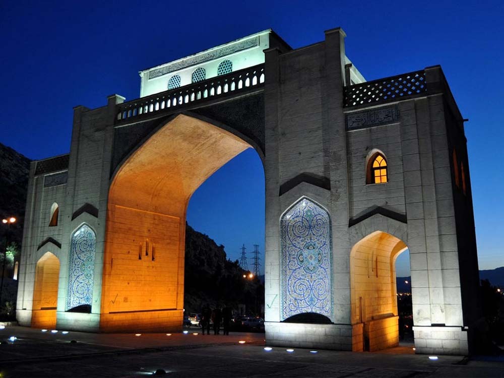 b2ap3 large Quran Gate Shiraz sightseeing