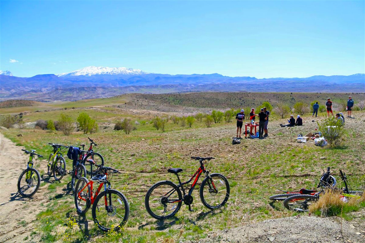 ¡Andar en bicicleta por el norte de Irán en el Tour Ciclista de la Ruta Norte!