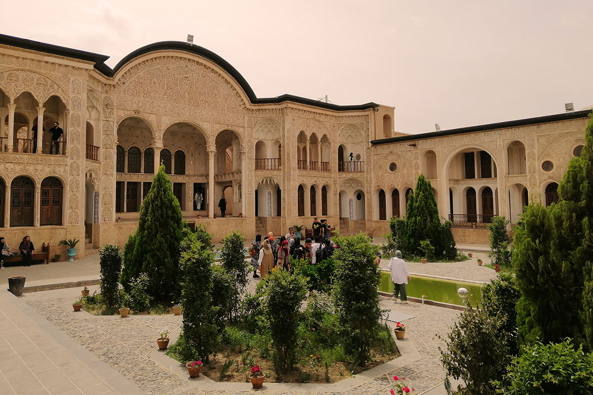 ¡Visite Kashan en un recorrido por Irán con estilo en un recorrido guiado de confort!
