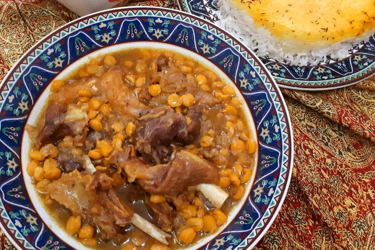 Khoresht-Gheymeh-Yazdi en el recorrido culinario de Yazd