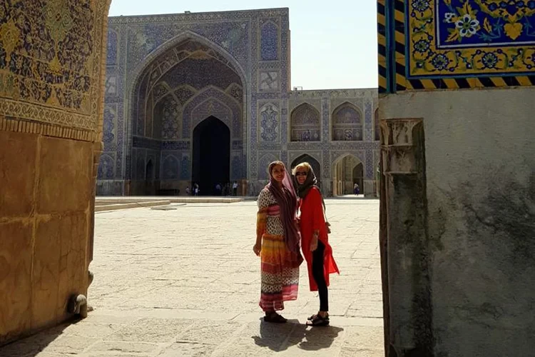 b2ap3 large hire Isfahan tour guide Shah Mosque