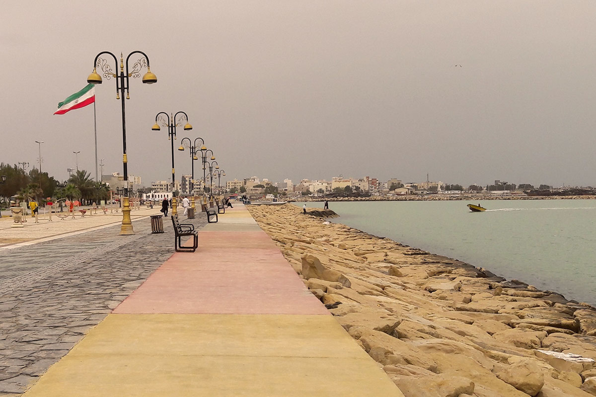 ¡Paseando por la costa de Bushehr durante el viaje a Bushehr!