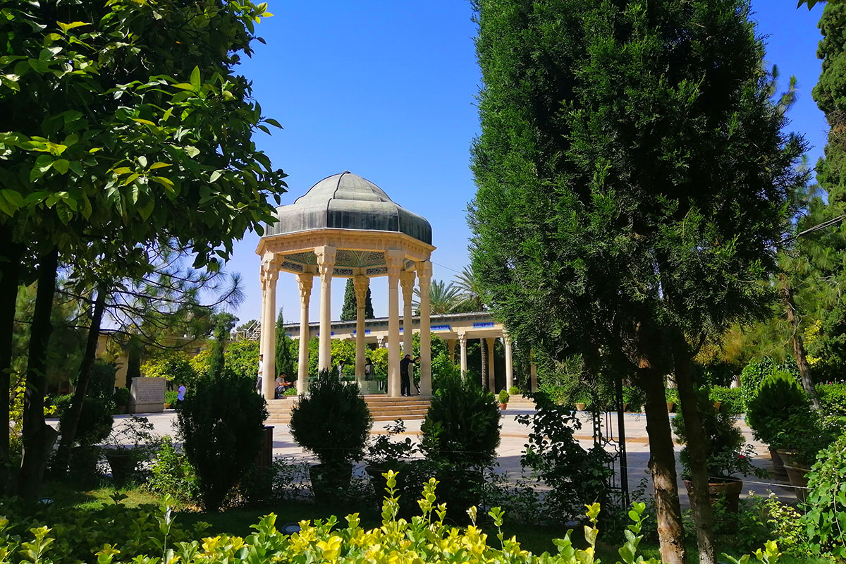 ¡Visita la tumba de Hafez!