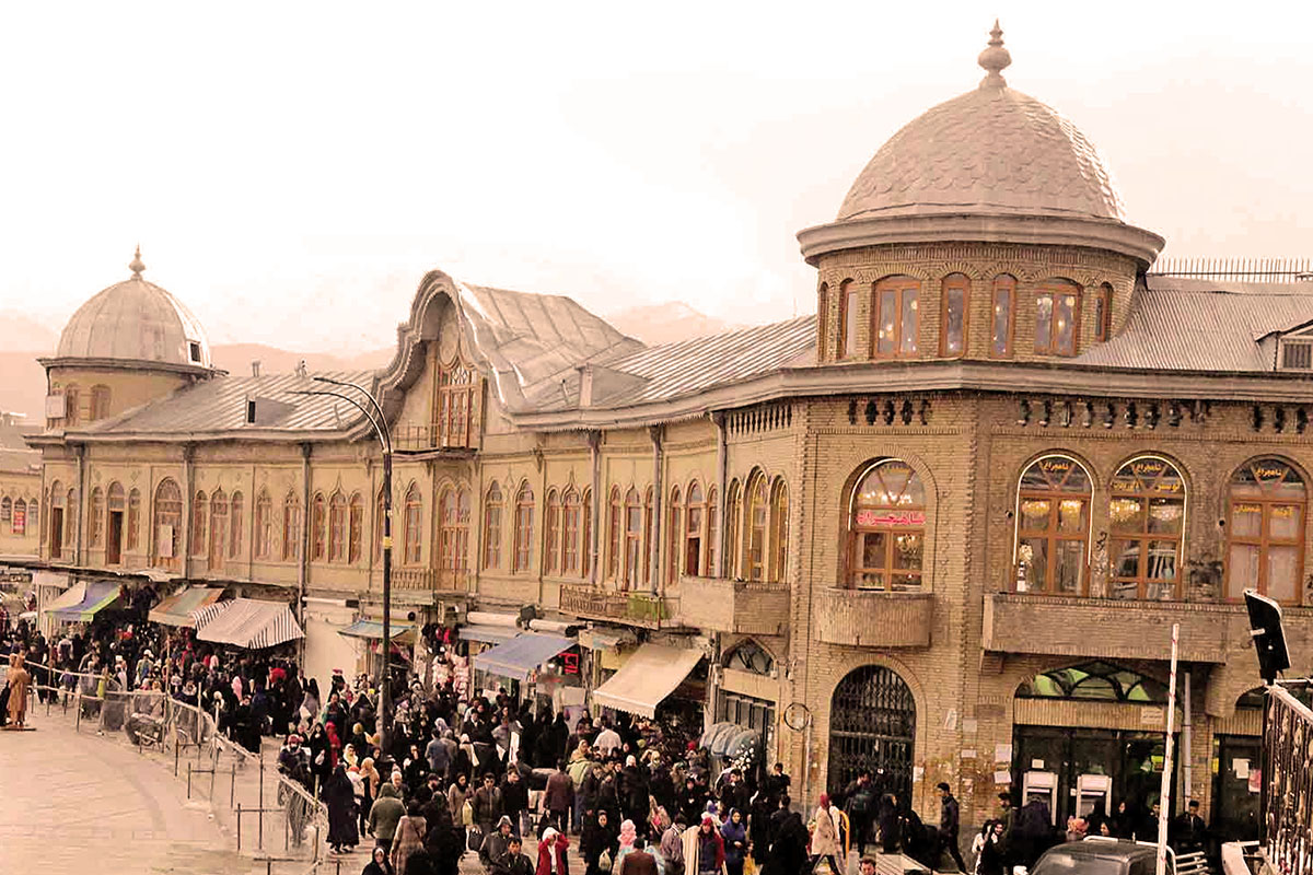 ¡Realice el recorrido diario por Hamadan y visite su plaza principal!