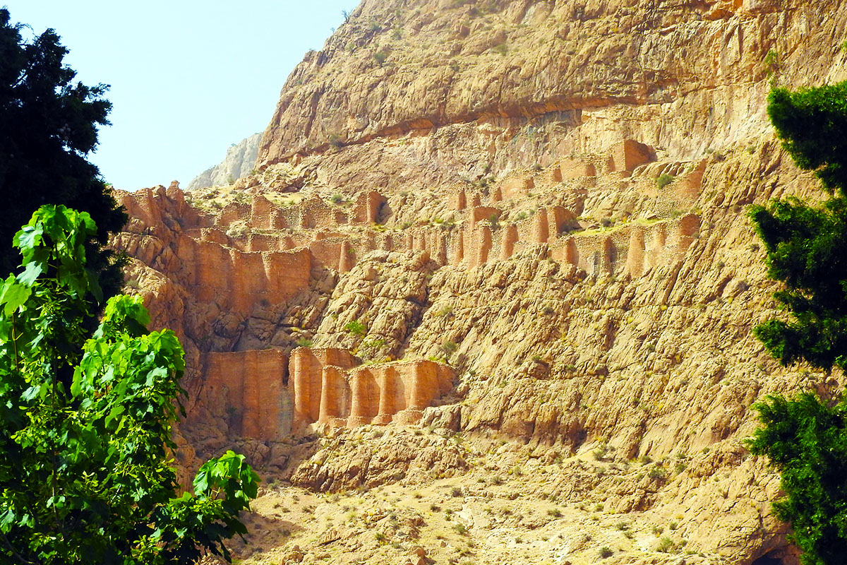 Los tours de un día en Irán incluyen actividades diarias en diferentes ciudades o pueblos de Irán con la ayuda de nuestros mejores guías turísticos locales.