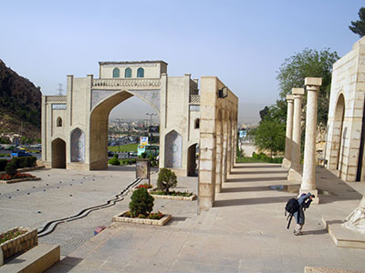 Tour-Puerta-Corán-Shiraz-Irán